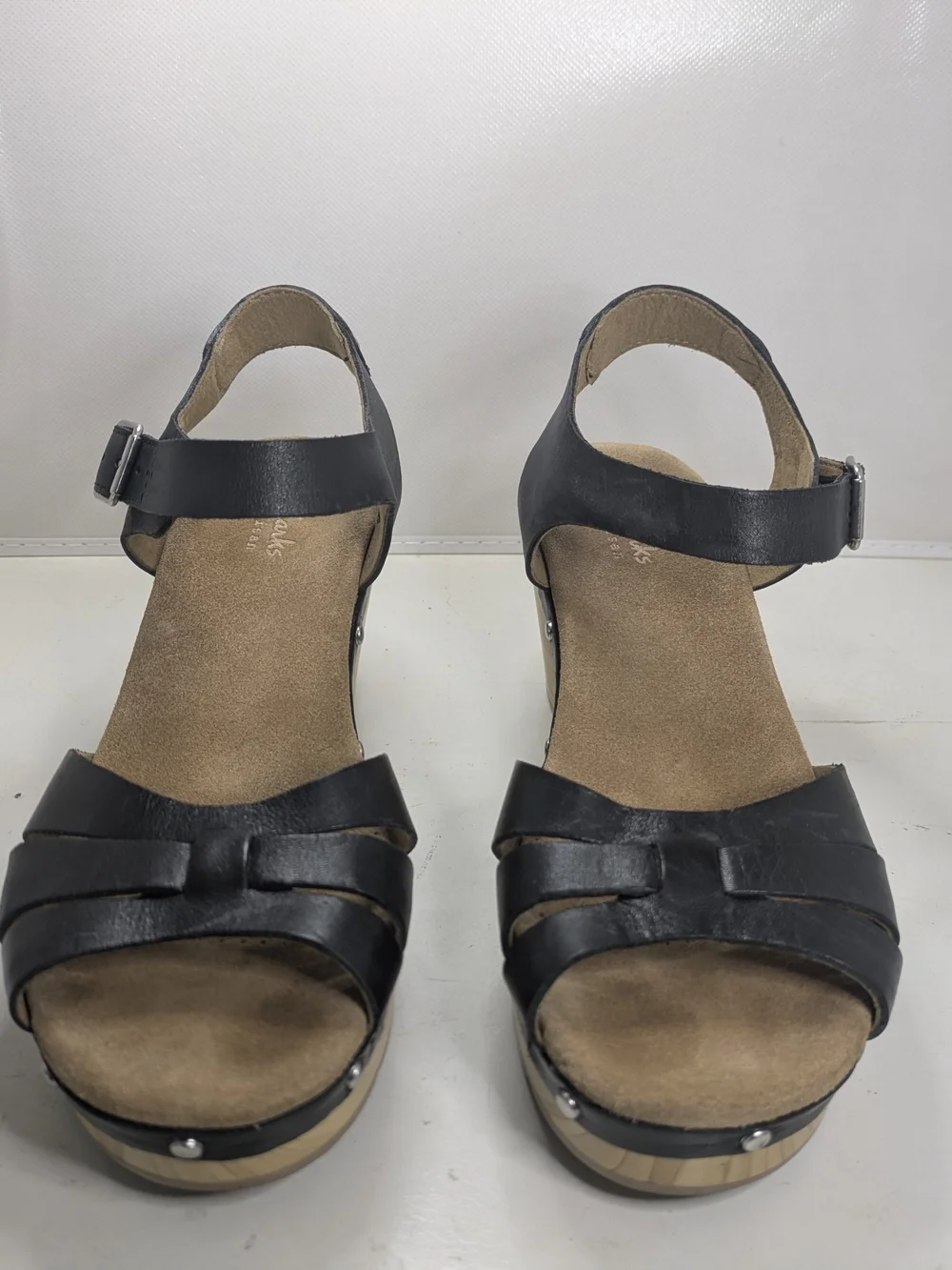 Clarks Ledella Trail Sandal Black Leather Wedge Ankle Strap EUC 7.5